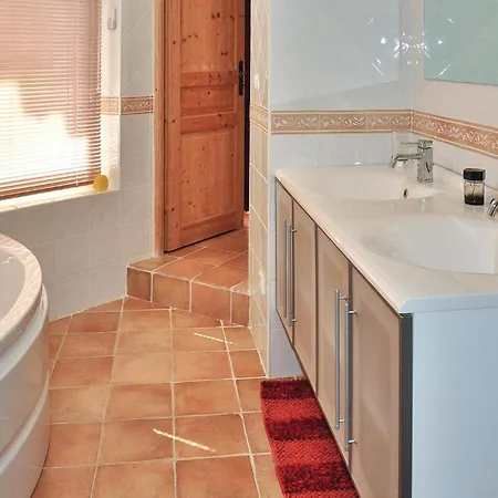 La Fontaine بيت للعطل روشيفورْ دو جارْ